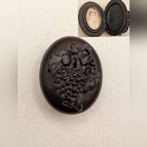 Antique Victorian Gutta Percha Mourning Photo Locket – Grapes Motif
